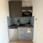 F2 A Deux Pas De La Avec Parking Prive Apartmán