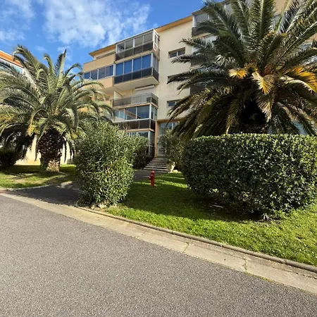 F2 A Deux Pas De La Avec Parking Prive